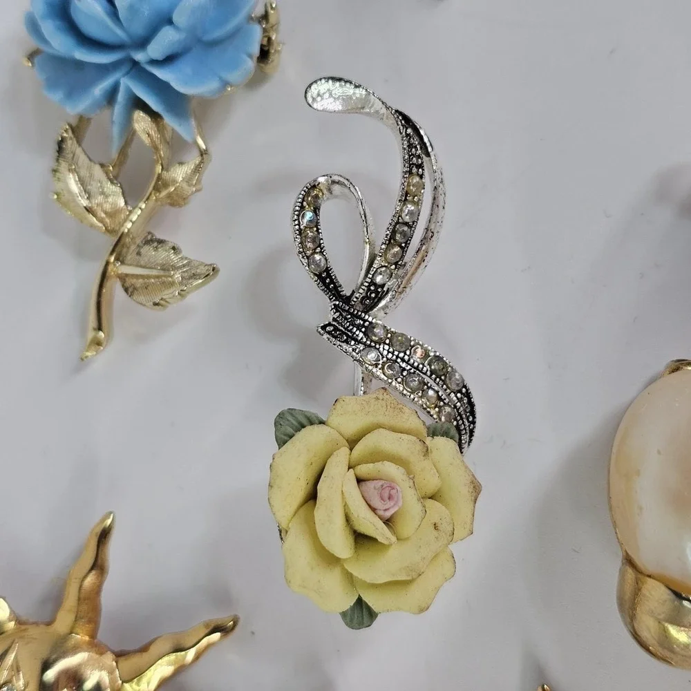 Vintage Pin Brooch Lot Animal Floral Turtle Elephant Celestial Avon Pearl Stone